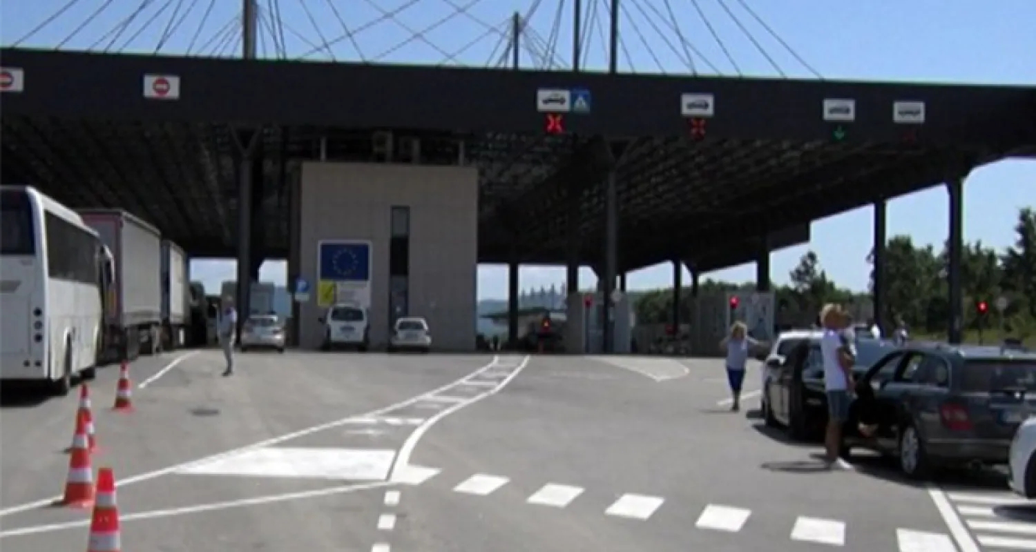 Sırbistan, Kosova'ya olan sınırını tek taraflı olarak açtı