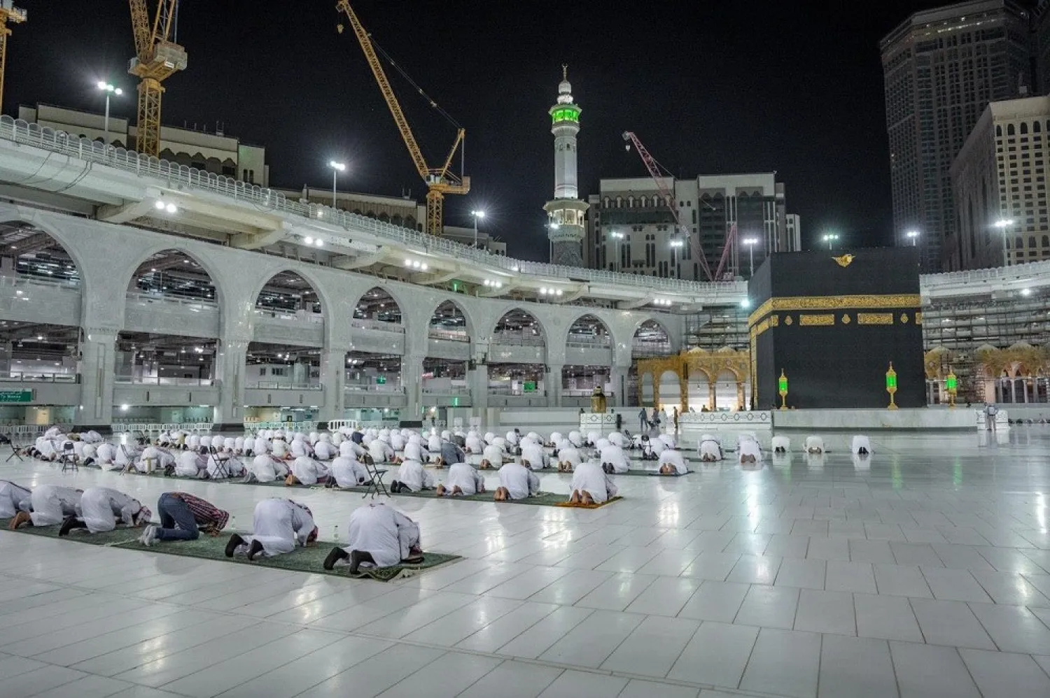 Worshippers perform prayers at the Masjid al-Haram in Makkah. (SPA)