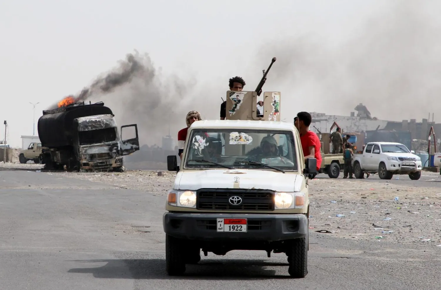 Southern separatist fighters patrol a road during clashes with government forces in Aden, Yemen August 29, 2019. (Reuters)