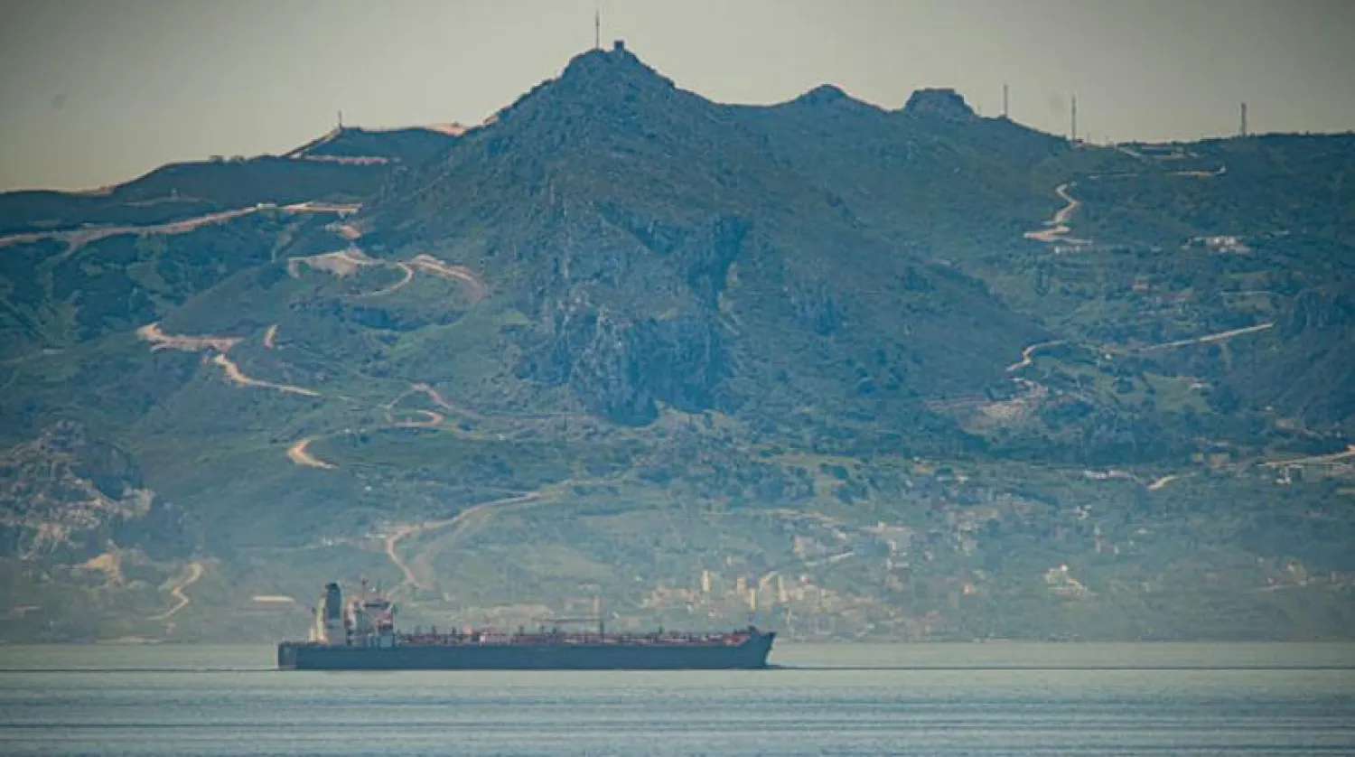 İran’ın Clavel tankerinin Çarşamba günü Cebelitarık boğazından geçerek Venezuela’ya doğru ilerlediği fotoğrafı (AP)