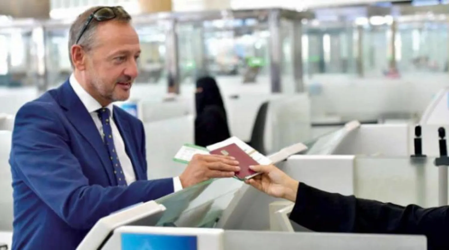 تمديد صلاحية التأشيرات للسيّاح الموجودين داخل السعودية (الشرق الأوسط)