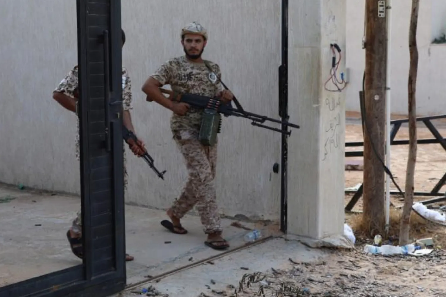 Başkent Trablus yakınlarındaki Ayn Zara bölgesinde bulunan LUO unsurları (Reuters)