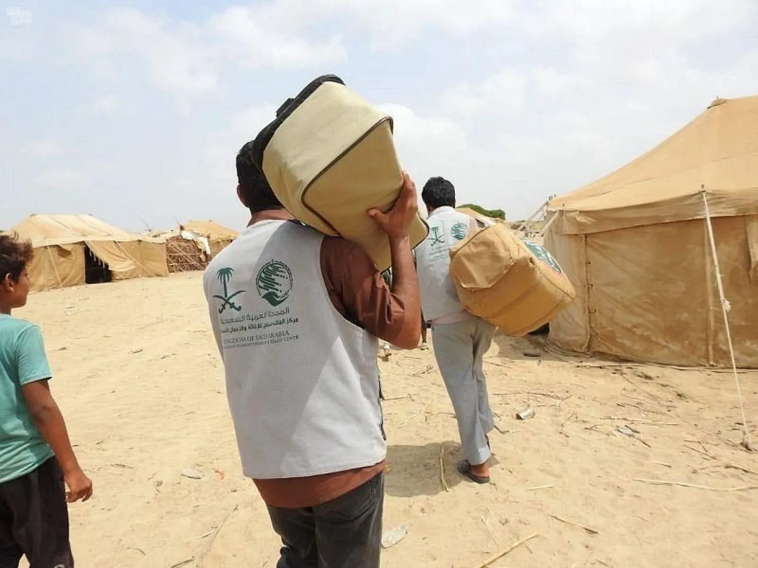 KSrelief Delivers Aid for Displaced Yemenis, Syrians 