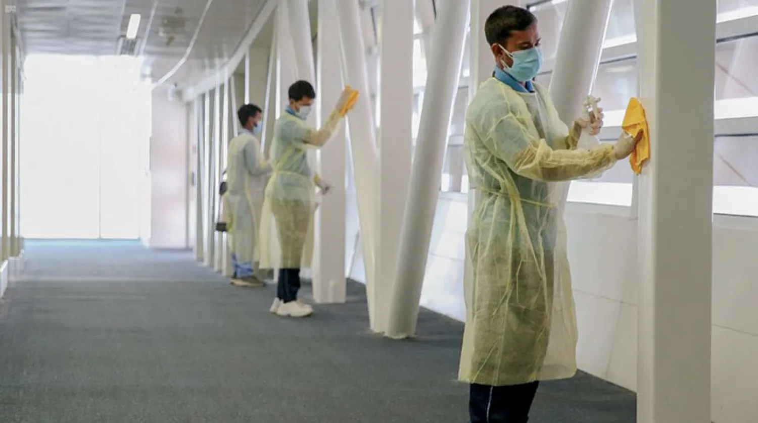 من الاشتراطات اللازمة تعقيم كل المداخل والمخارج باستمرار (واس)