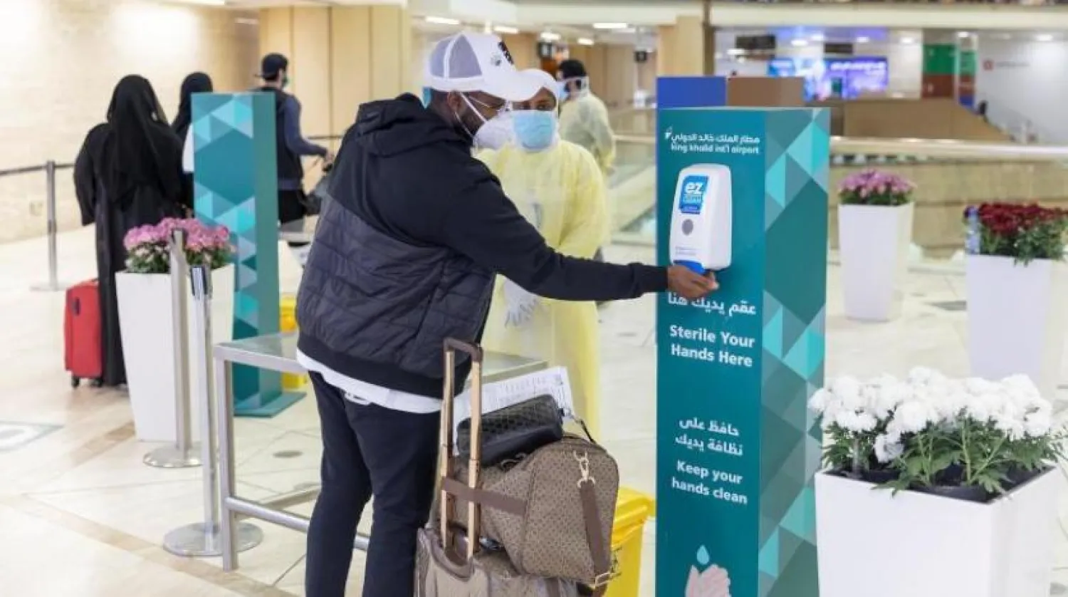 Uçuş seferlerinin yeniden başlamasıyla birlikte Suudi Arabistan’daki havaalanlarının yolcuların güvenliği için aldığı tedbirler (SPA)