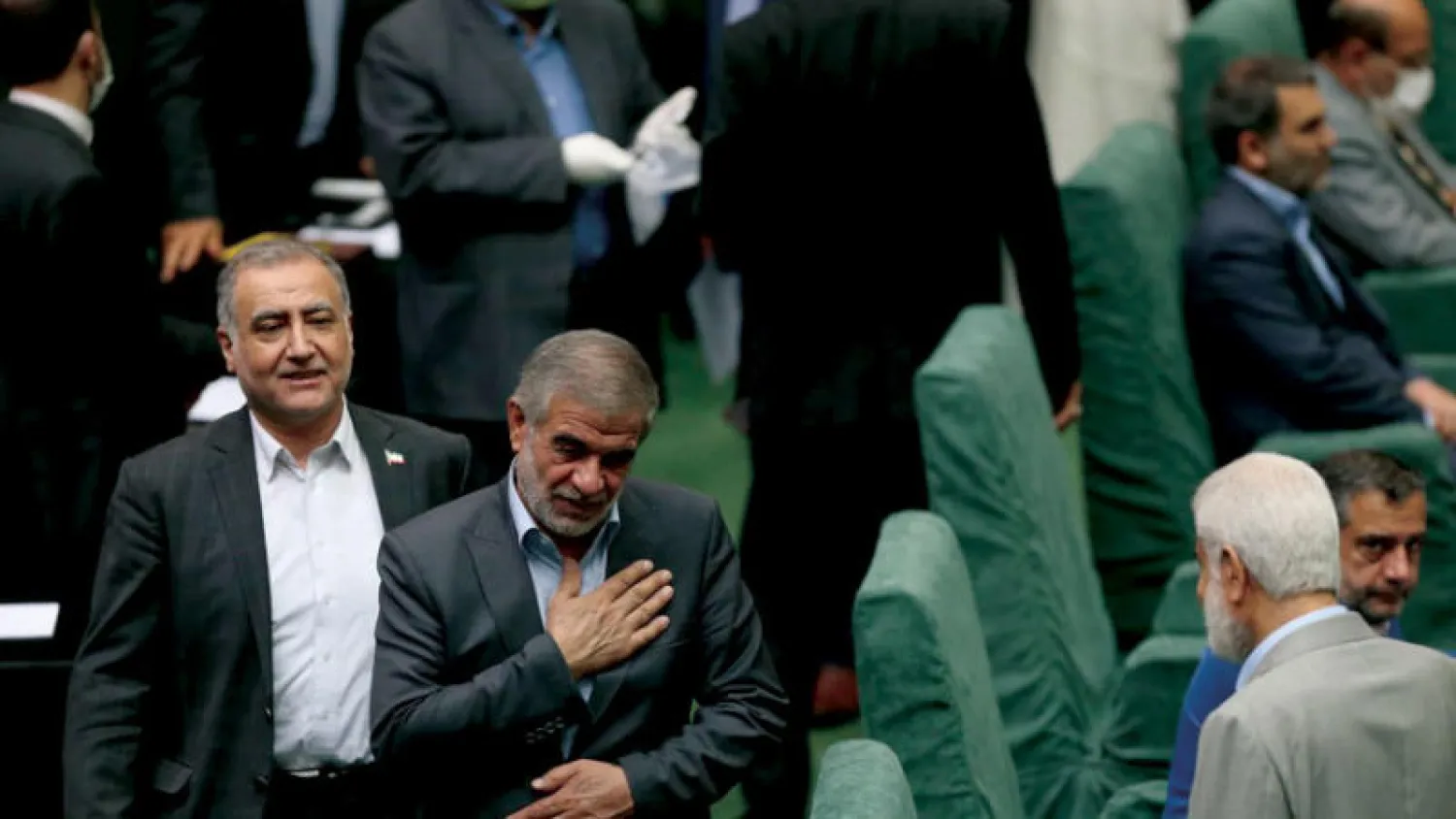 القيادي في «الحرس الثوري» الجنرال محمد صالح جوكار خلال جلسة البرلمان الإيراني أول من أمس (خانه ملت)