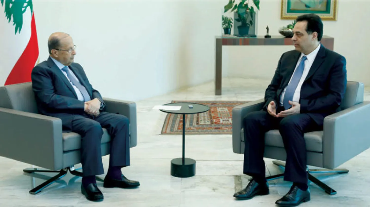 لقاء الرئيس اللبناني ميشال عون ورئيس الحكومة حسان دياب قبل جلسة مجلس الوزراء أمس (دالاتي ونهرا)
