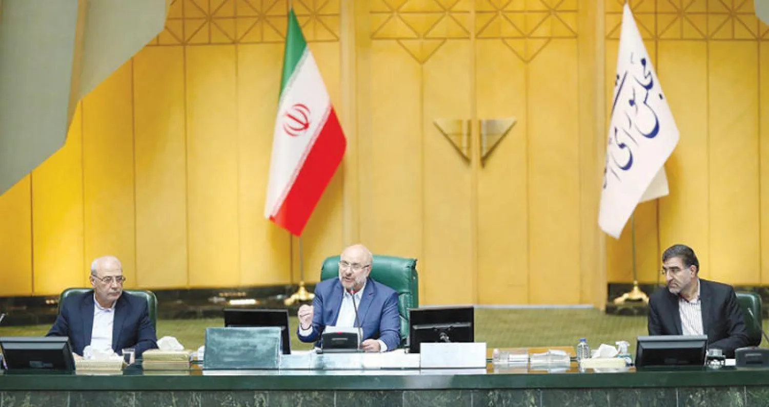 رئيس البرلمان الإيراني محمد باقر قاليباف يفتتح جلسة البرلمان أمس (خانه ملت)