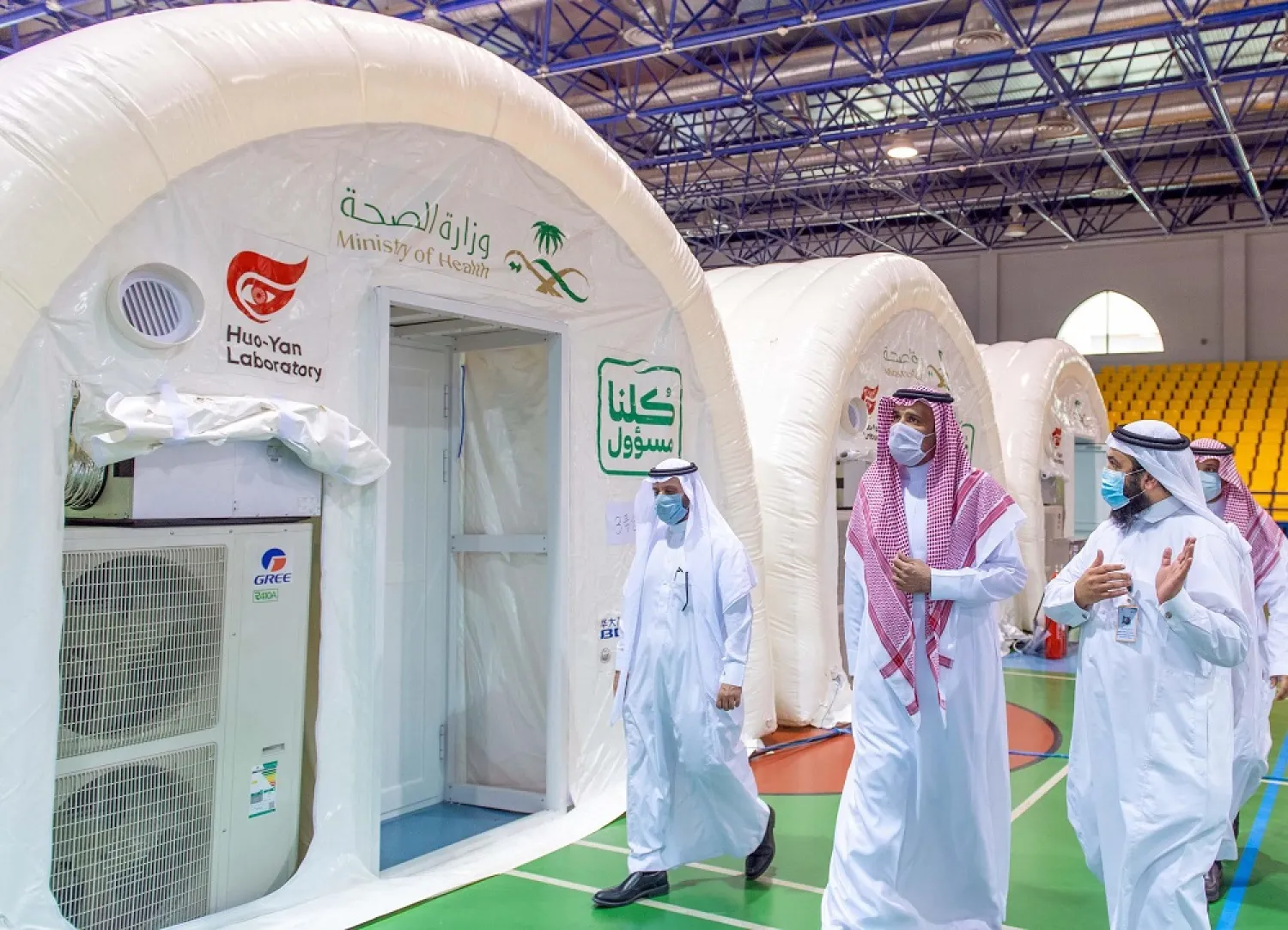 Governor of the Madinah region tours the new mobile lab. (SPA)
