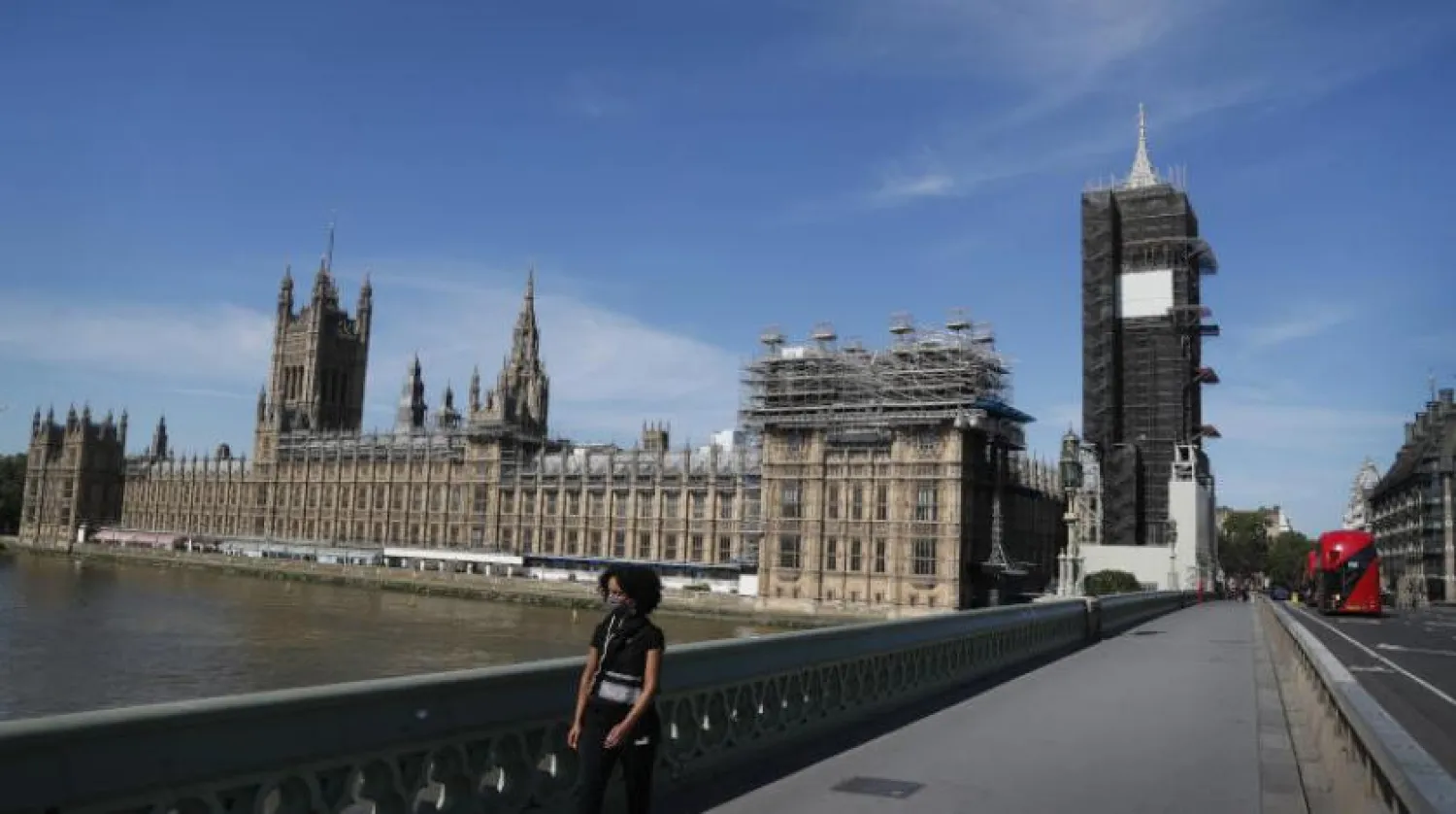 Londra'daki İngiliz Parlamentosu yakınlarındaki Westminster Köprüsü (AP)