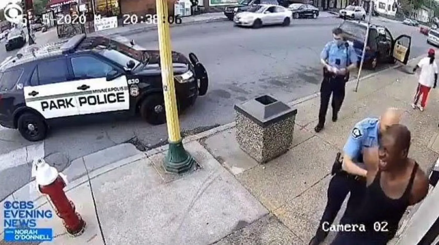 Polis Minnesota'da George Floyd'un gözaltına alındığı sırada kırmızı pantolon giyen arkadaşı Hall (Daily Mail)