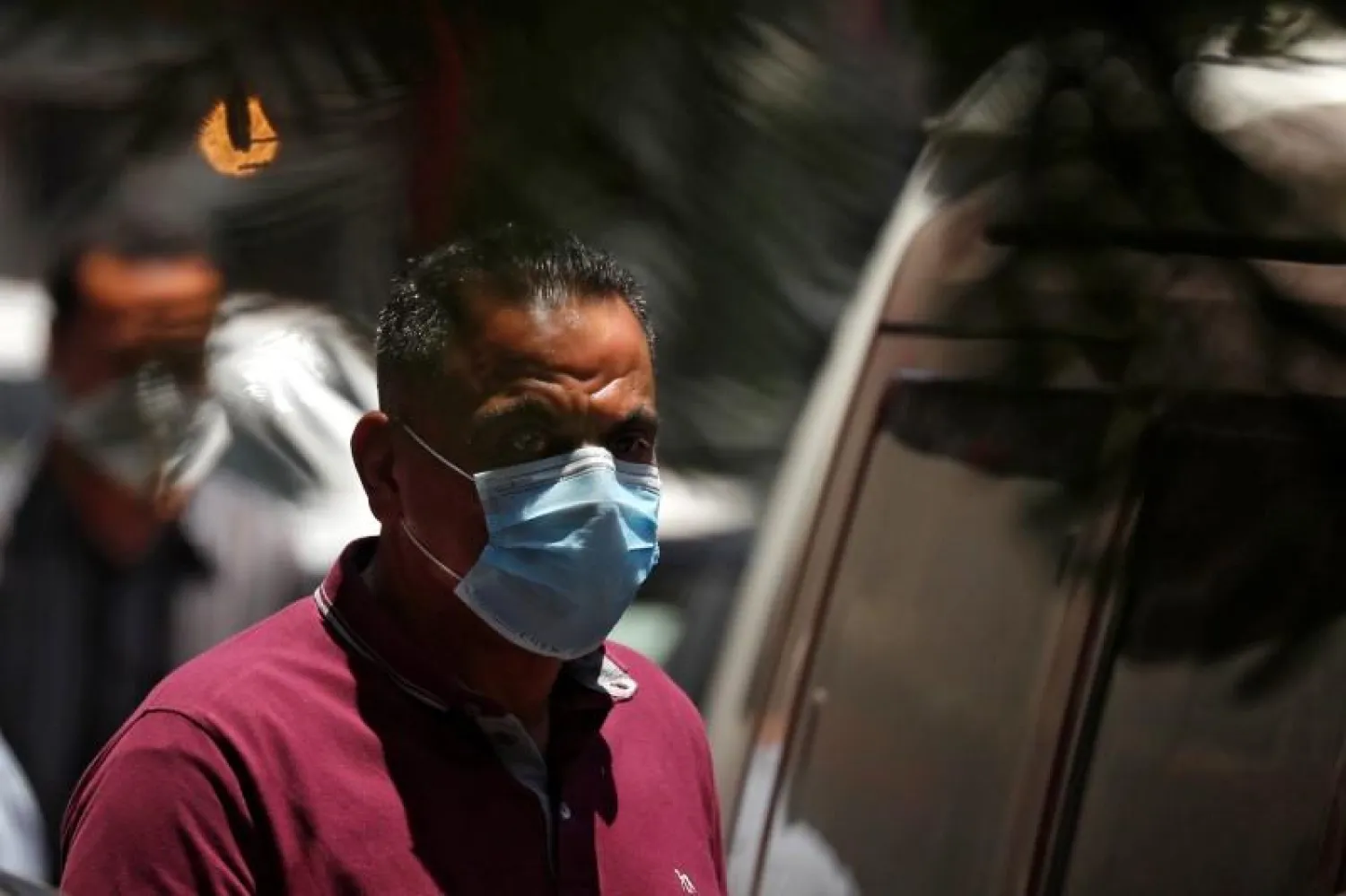 A man wearing a protective face mask to prevent the spread of the coronavirus disease (COVID-19) walks after Egypt's government made wearing masks mandatory in public places and public transport, in Cairo, Egypt May 31, 2020. REUTERS/Amr Abdallah Dalsh