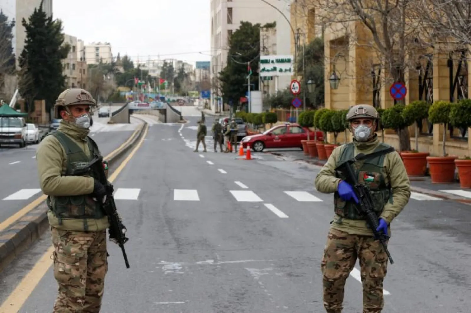 Jordanian army members stand guard at a checkpoint after the start of a nationwide curfew, amid concerns over the coronavirus disease (COVID-19) spread, in Amman, Jordan March 21, 2020. REUTERS/Muhammad Hamed
