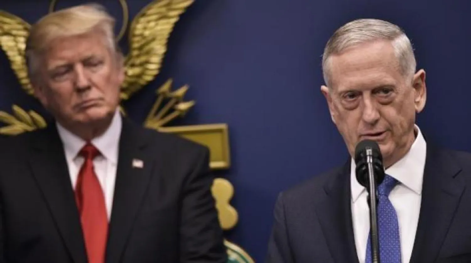 Eski ABD Savunma Bakanı James Mattis ve yanında ABD Başkanı Donald Trump (Arşiv) (AFP)