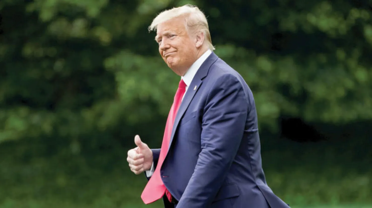 الرئيس الأميركي ترمب أطلق عدة تغريدات واصفاً التقرير حول أداء الاقتصاد بأنه مذهل قبل أن يعقد مؤتمراً صحافياً مفاجئاً في حديقة البيت الأبيض (رويترز)