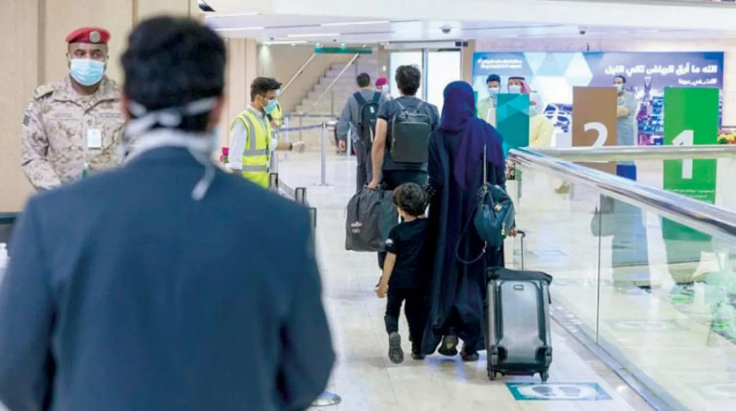 وصول رحلات مخصصة لعودة المواطنين إلى مطار الرياض أمس (واس)
