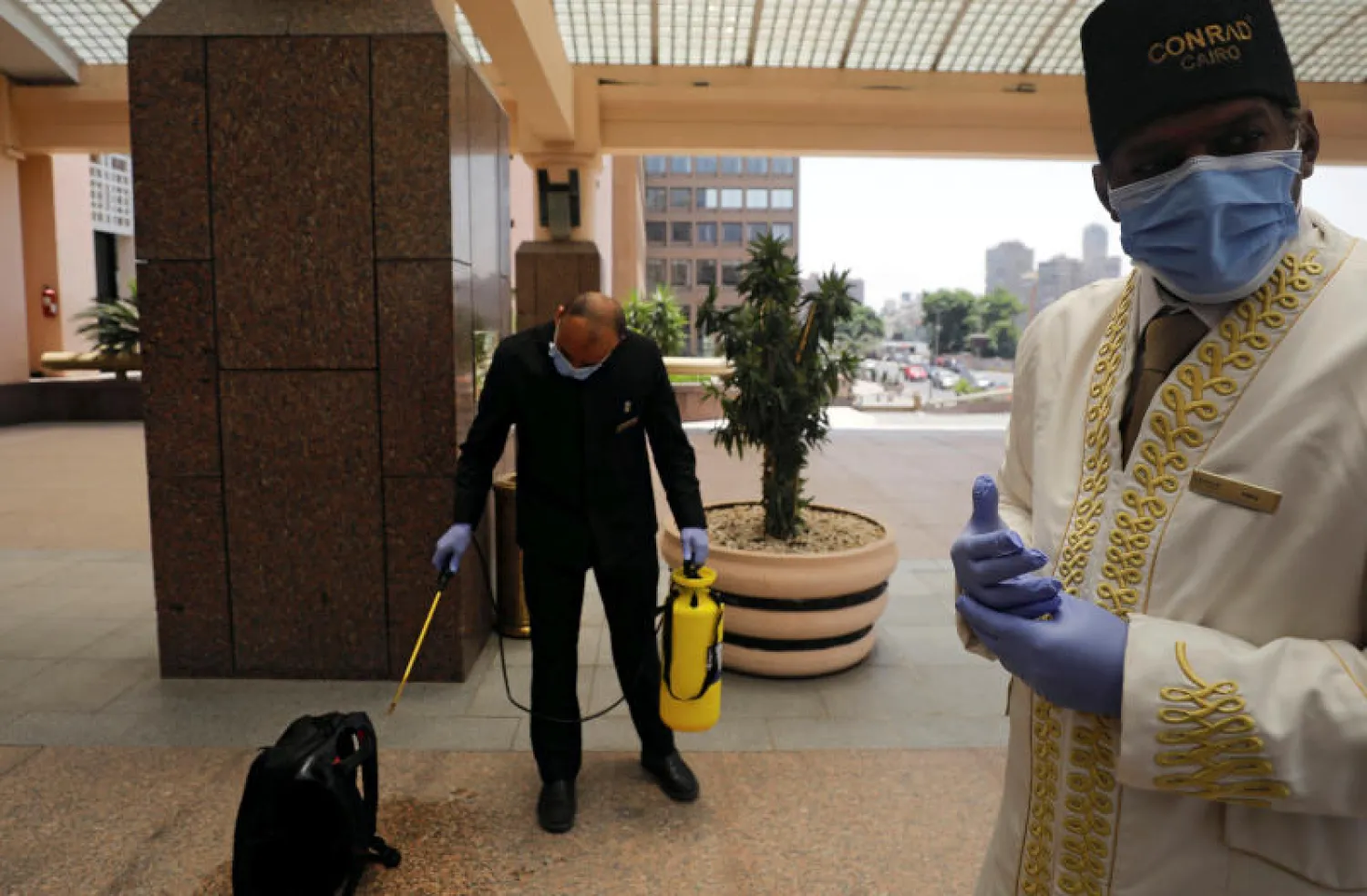الفنادق في مصر تطبق ضوابط ومعايير السلامة الحكومية (رويترز)