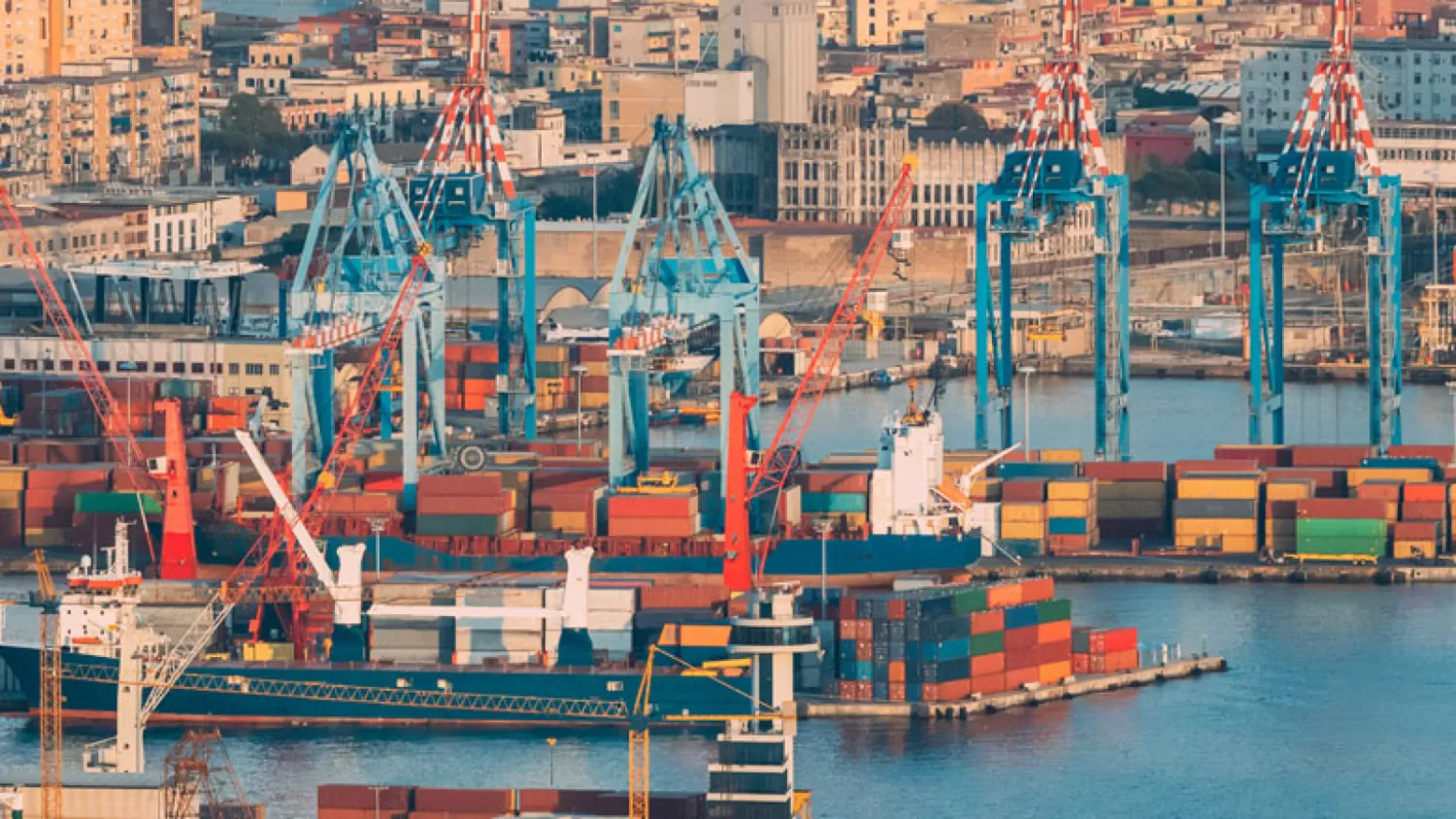 UfM webinar on maritime transport: ports must remain fully operational with all their regular services in place. Copyright: UfM
