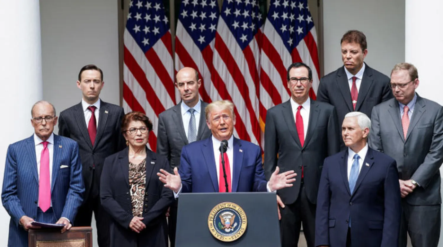 الرئيس الأميركي دونالد ترمب في مؤتمر صحافي أمس للإشادة بتقرير عن تحسن غير متوقع لسوق العمل (رويترز)