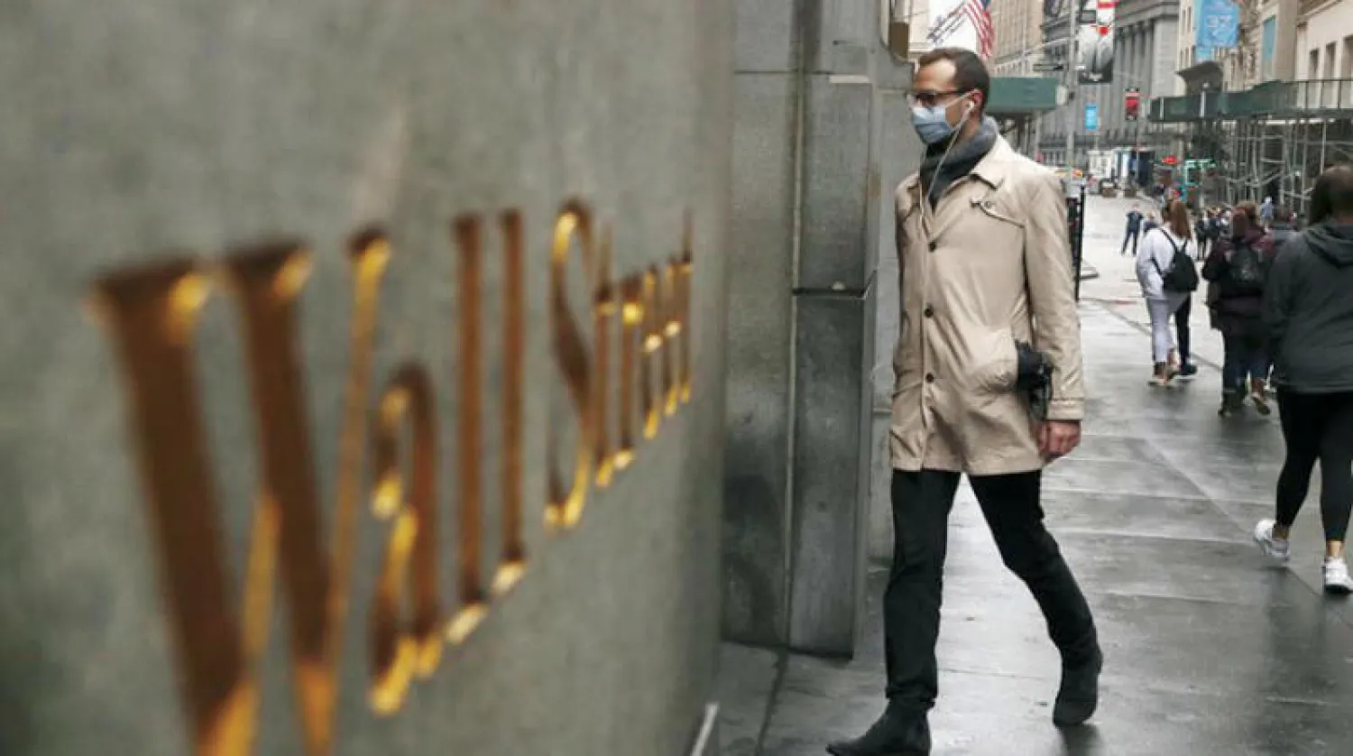 أظهرت بيانات أن المستثمرين تخلوا عن صناديق السندات الأمنة وضخوا مبالغ قياسية في السندات عالية المخاطر (رويترز)