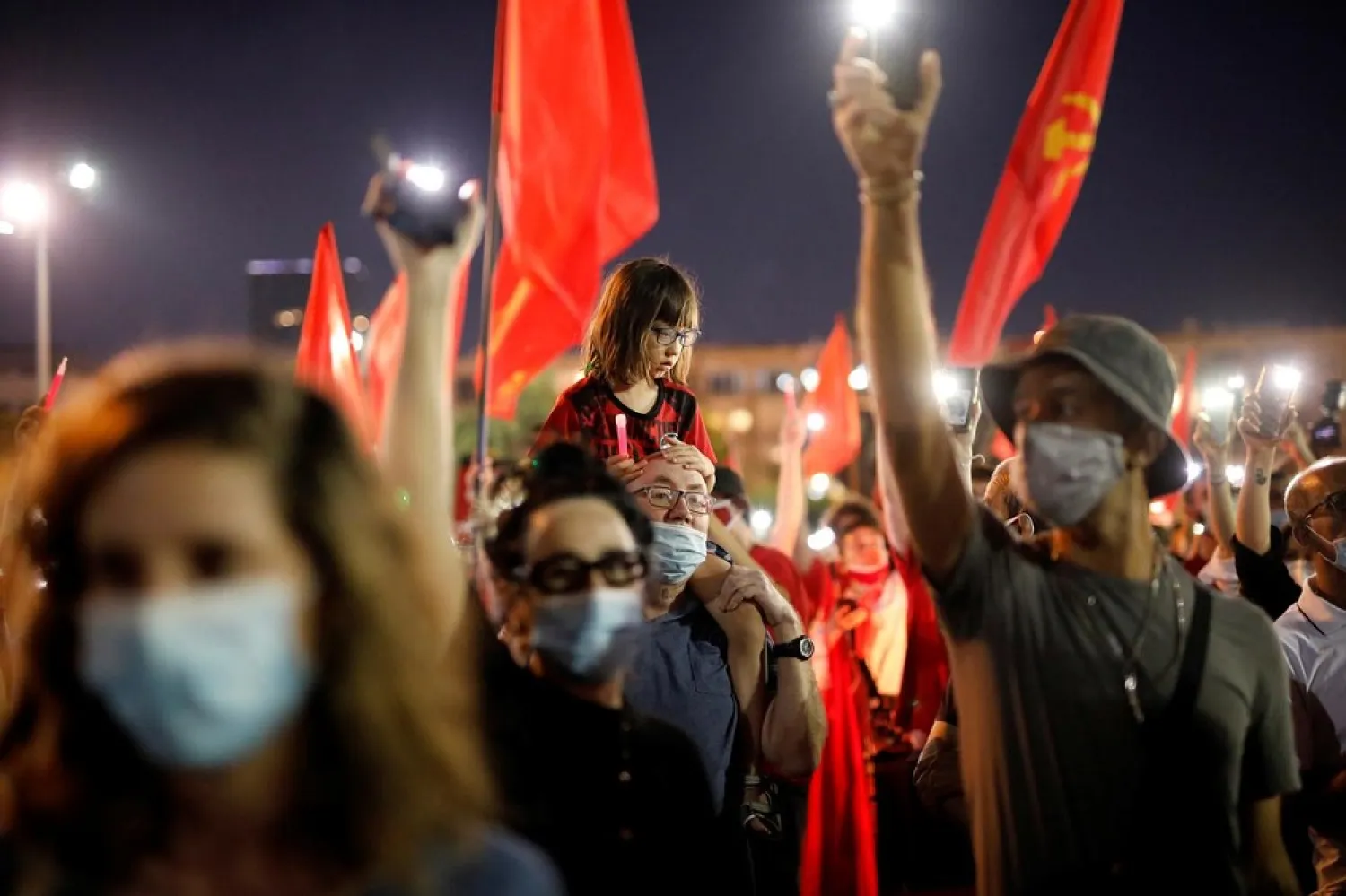 Demonstrators protest under COVID-19 restrictions against Israeli Prime Minister Benjamin Netanyahu's plan to annex parts of the Israeli-occupied West Bank, in Tel Aviv, Israel June 6, 2020. (Reuters)