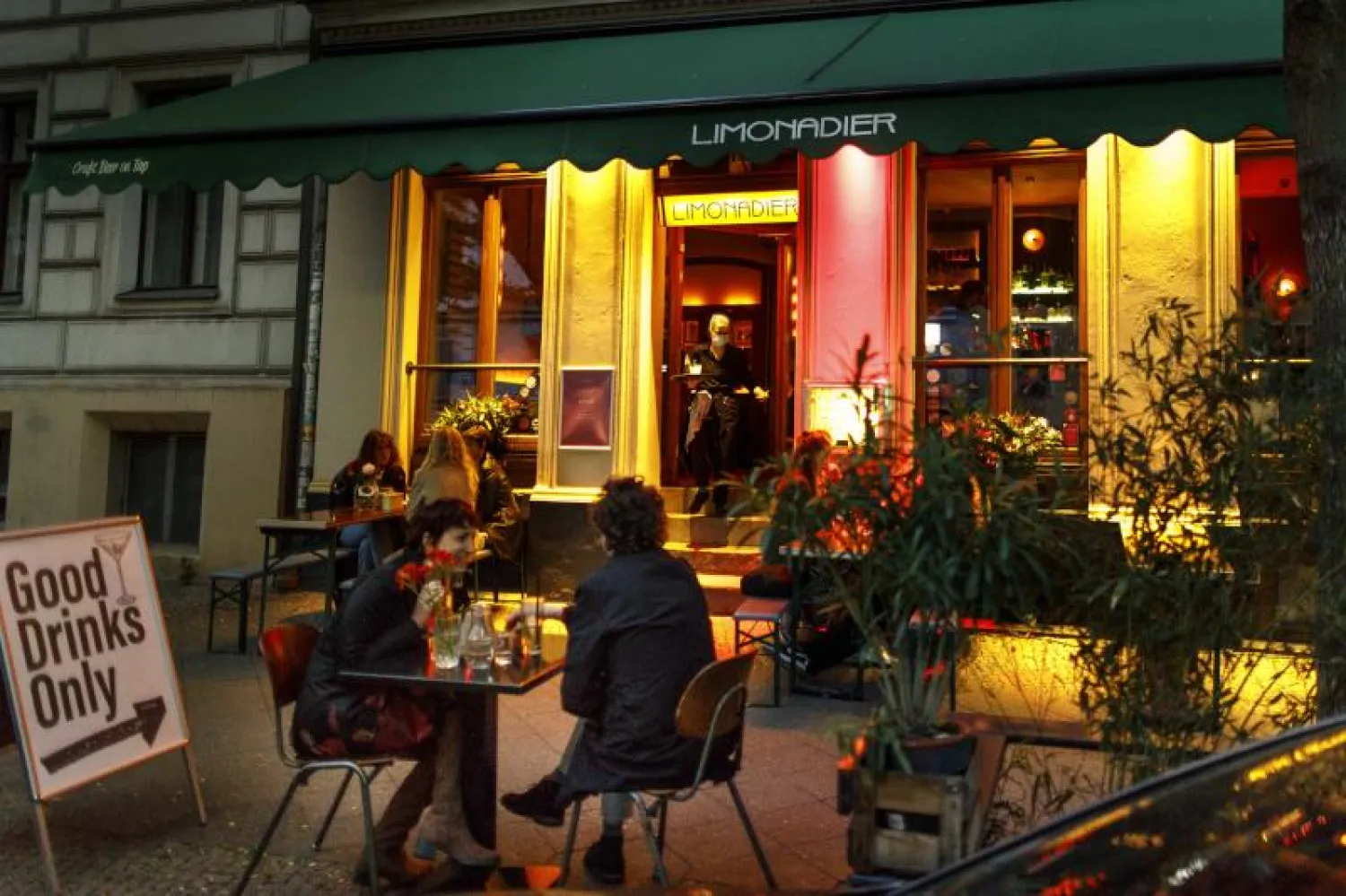 مقهى فتح أبوابه في برلين (د.ب.أ)