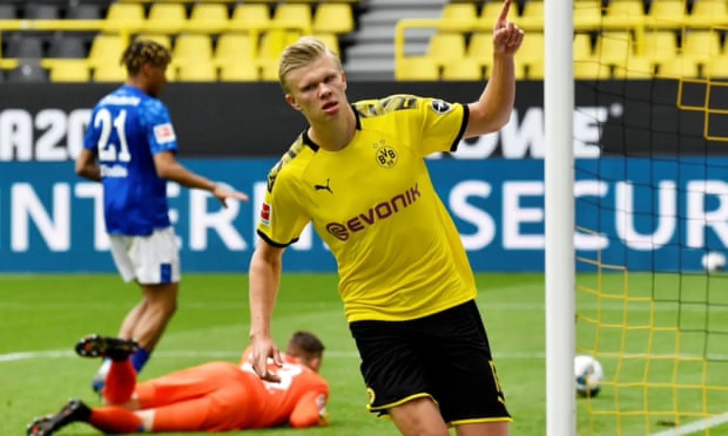  Erling Braut Haaland’s goal for Borussia Dortmund on Saturday – the first scored in the Bundesliga following its resumption – was one of beautiful simplicity. Photograph: Reuters
