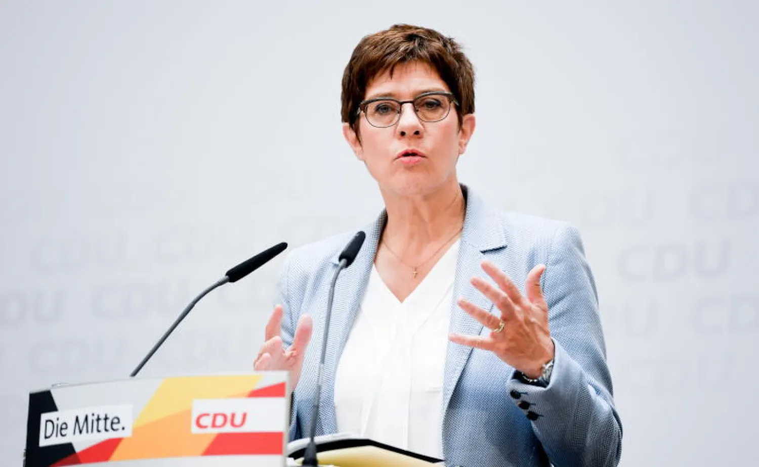 وزيرة الدفاع الألمانية أنيجريت كرامب كارينباور (إ.ب.أ)