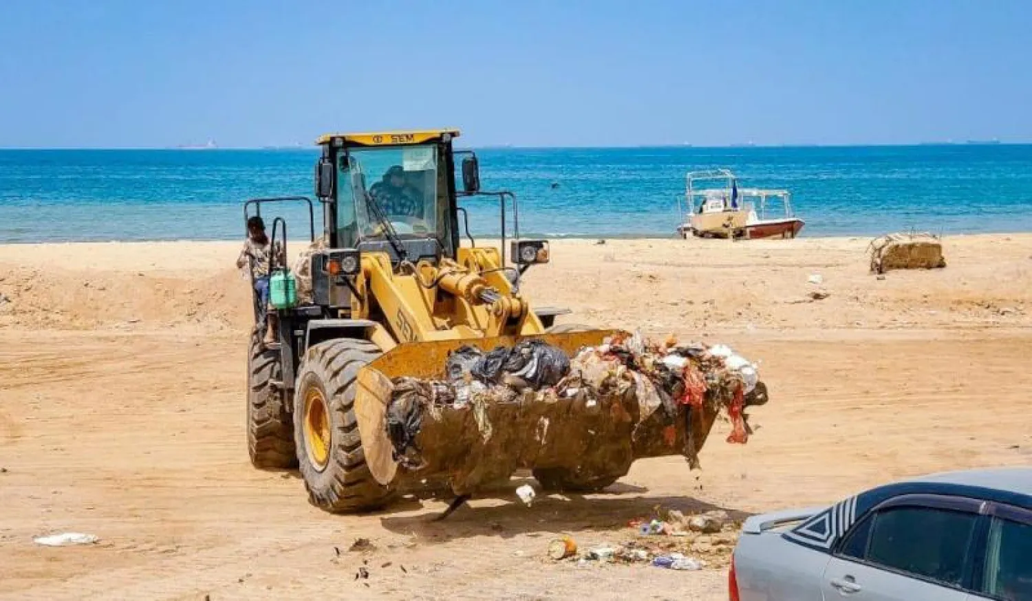 حملة «عدن أجمل» رفعت من قدرة وكفاءة عمل صندوق النظافة في المحافظة بنسبة 78 في المائة (الشرق الأوسط)