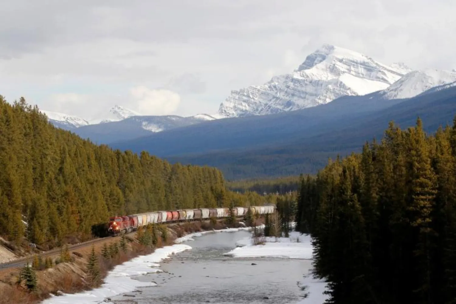 جبال روكي (رويترز)