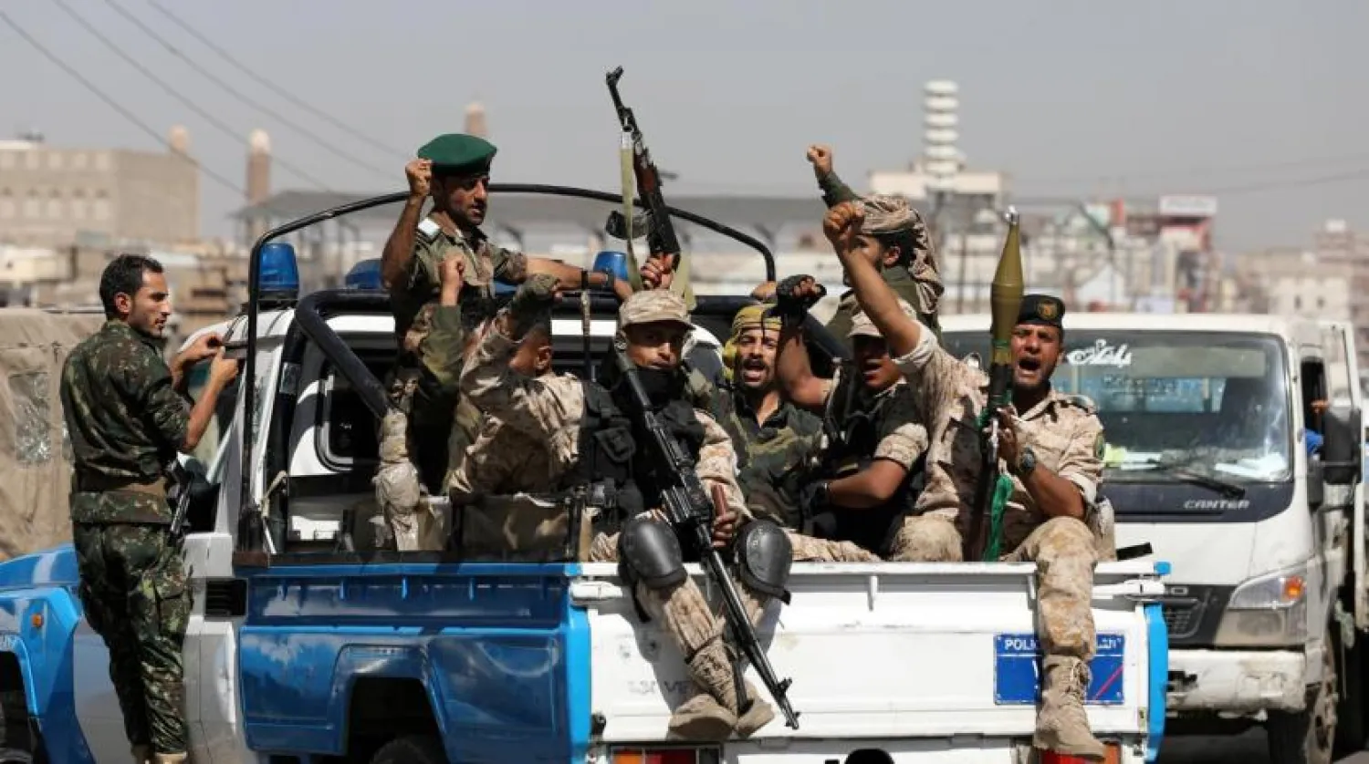 Houthi troops ride on the back of a police patrol truck after participating in a Houthi gathering in Sanaa, Yemen February 19, 2020. REUTERS/Khaled Abdullah/File Photo
