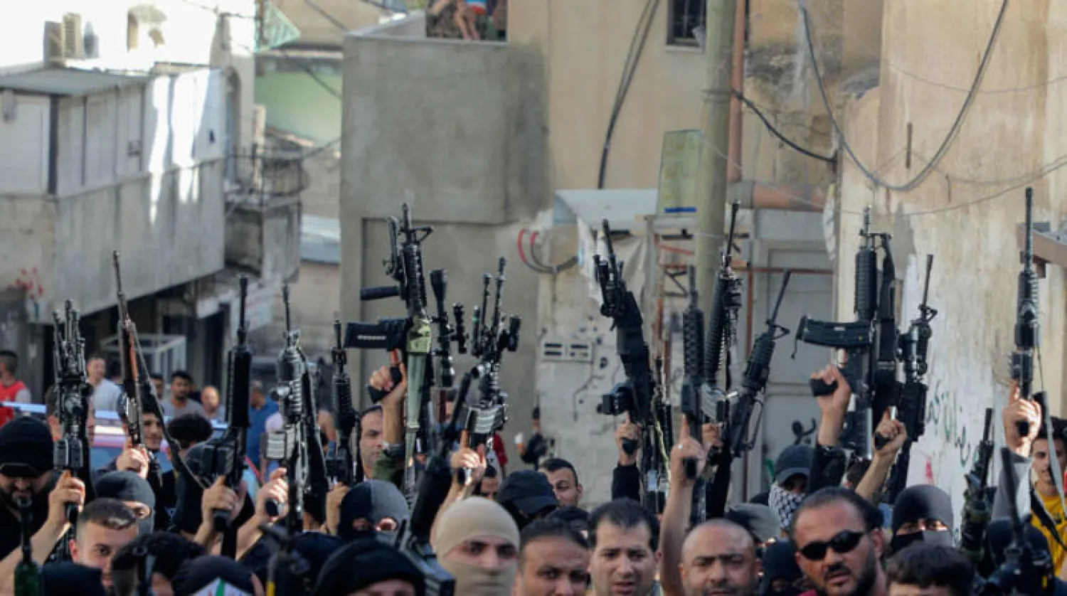 أعضاء من «فتح» يشاركون في مسيرة غرب نابلس الأسبوع الماضي ضد خطة الضم الإسرائيلية (أ.ف.ب)