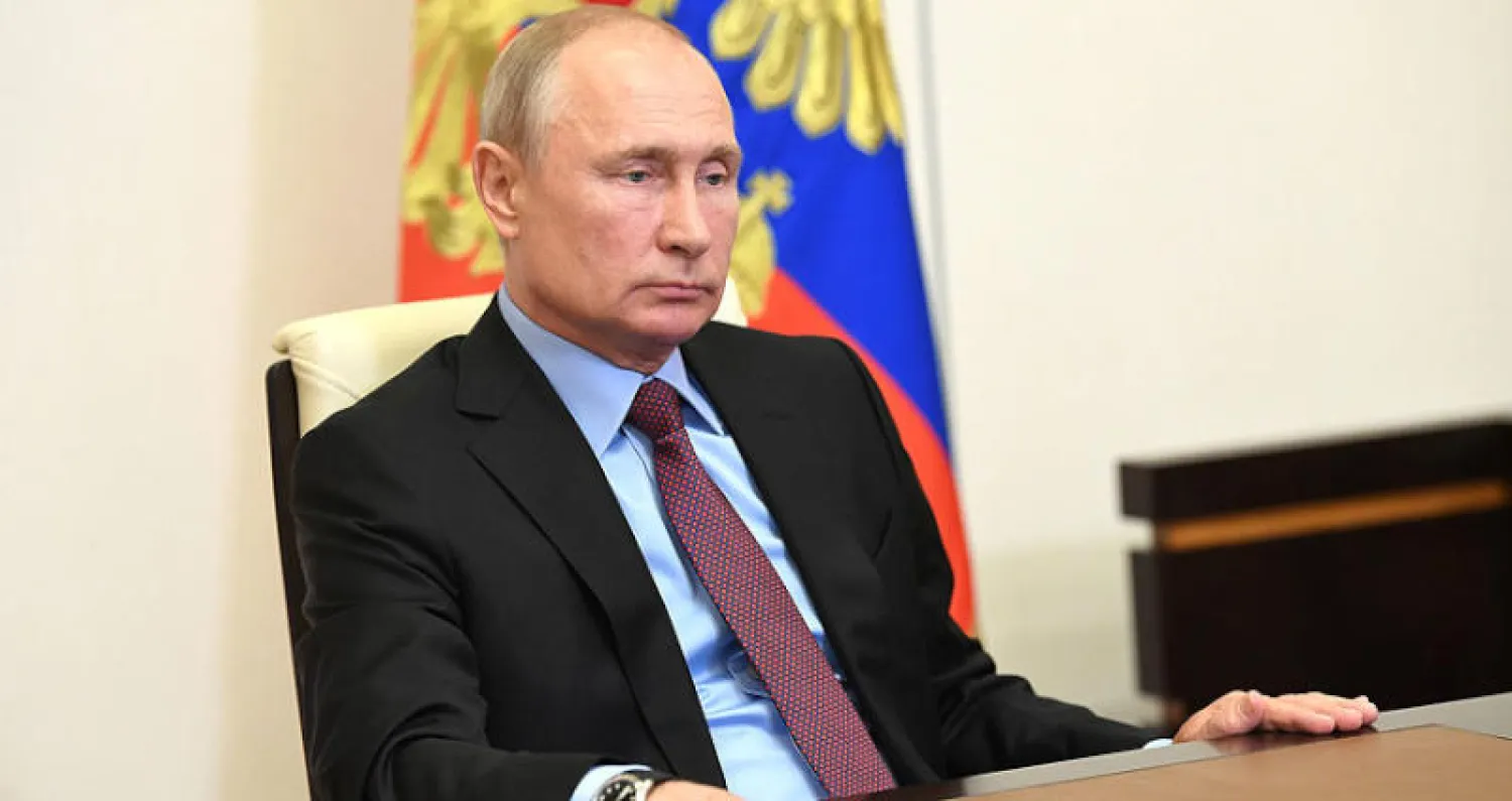 بوتين لدى ترؤسه اجتماعاً لمجلس الأمن القومي عبر خدمة الـ«فيديو كونفرنس» الخميس الماضي (د.ب.أ)