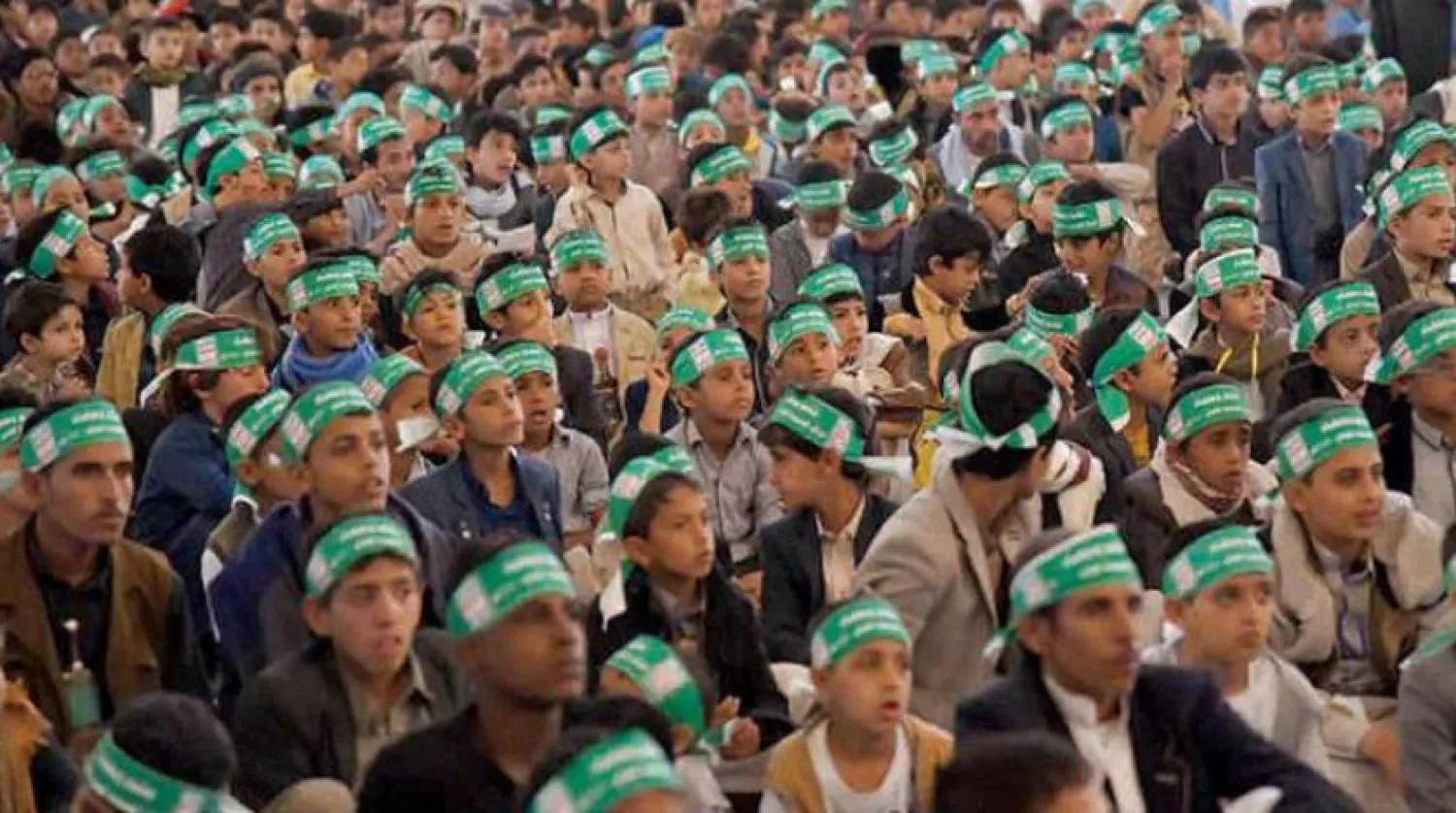 Husilere bağlı internet siteleri ve medya organları aracılığıyla yayınlanan,  Husilerin geçen yıl çocukları kendi saflarına çekmek için oluşturduğu yaz kurslarına ait görüntü.