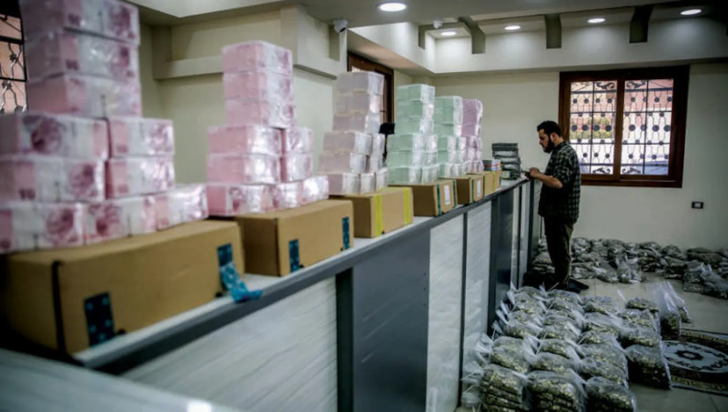 مصارف في شمال سوريا تهيئ العملة التركية لتكون بديلاً للسورية (د.ب.أ)