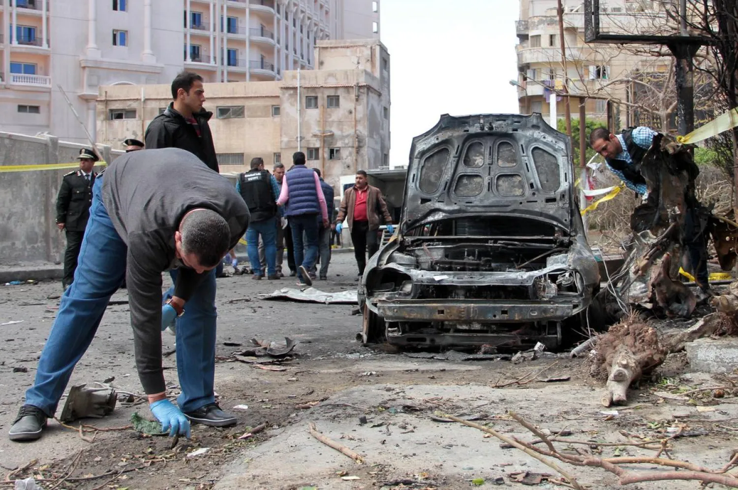An Egyptian forensics team checks the location of a bombing in Alexandria, Egypt. (Reuters file photo)