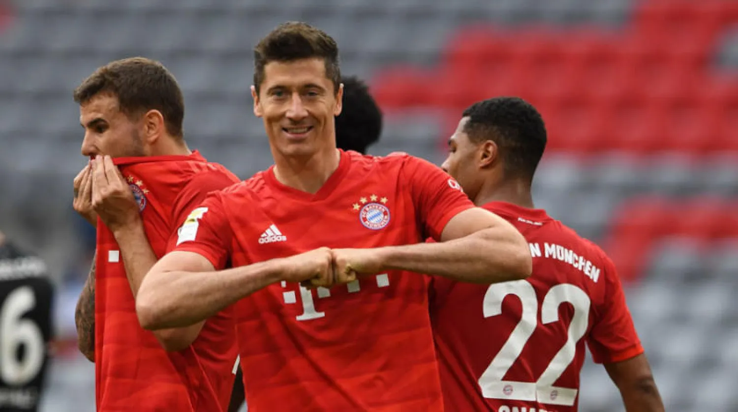 الهداف ليفاندوفسكي يعود لدعم هجوم البايرن اليوم في خطوة حاسمة نحو التتويج (أ.ف.ب)