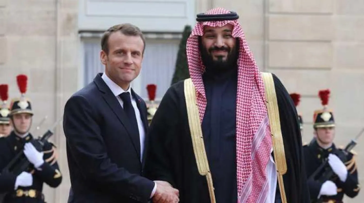 ولي العهد السعودي الأمير محمد بن سلمان والرئيس الفرنسي إيمانويل ماكرون خلال لقاء سابق (الشرق الأوسط)