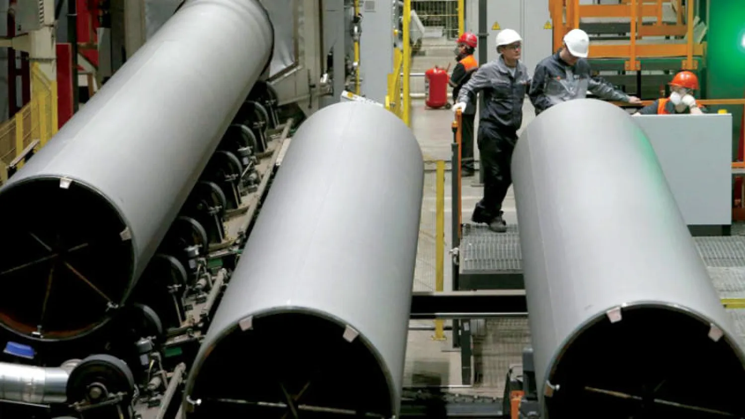 الإنتاج الصناعي في روسيا انخفض خلال النصف الأول بمعدل 2.4 % وتسارعت وتيرة انخفاضه حتى 9.6 % في شهر مايو الماضي (رويترز)