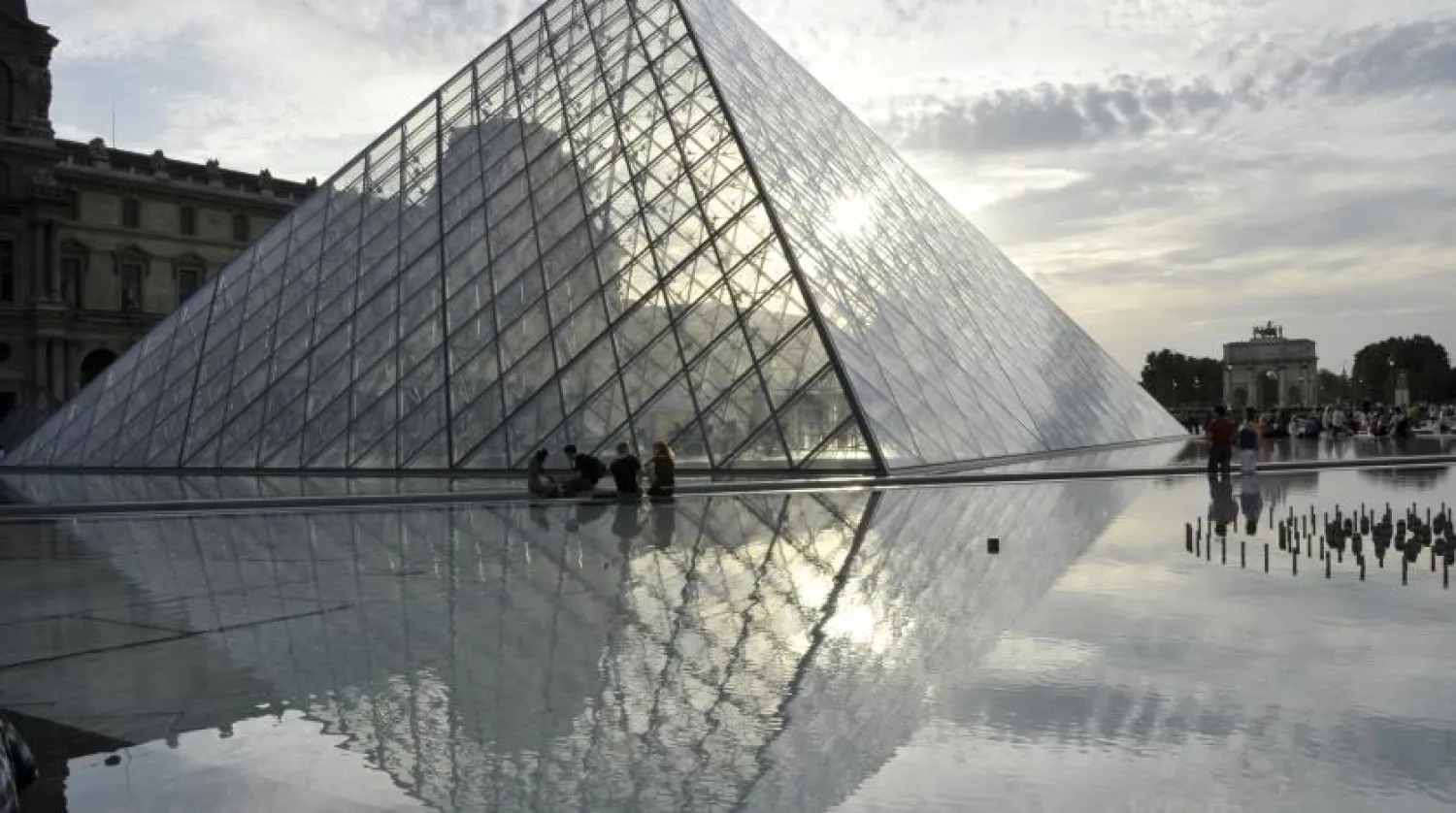 Dünyaca ünlü Louvre Müzesi, 6 Temmuz'da ziyarete açılacak