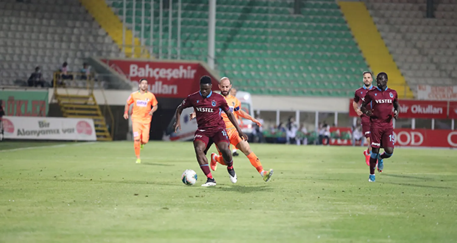Aytemiz Alanyaspor, sahasında karşı karşıya geldiği Trabzonspor ile 2-2 berabere kaldı