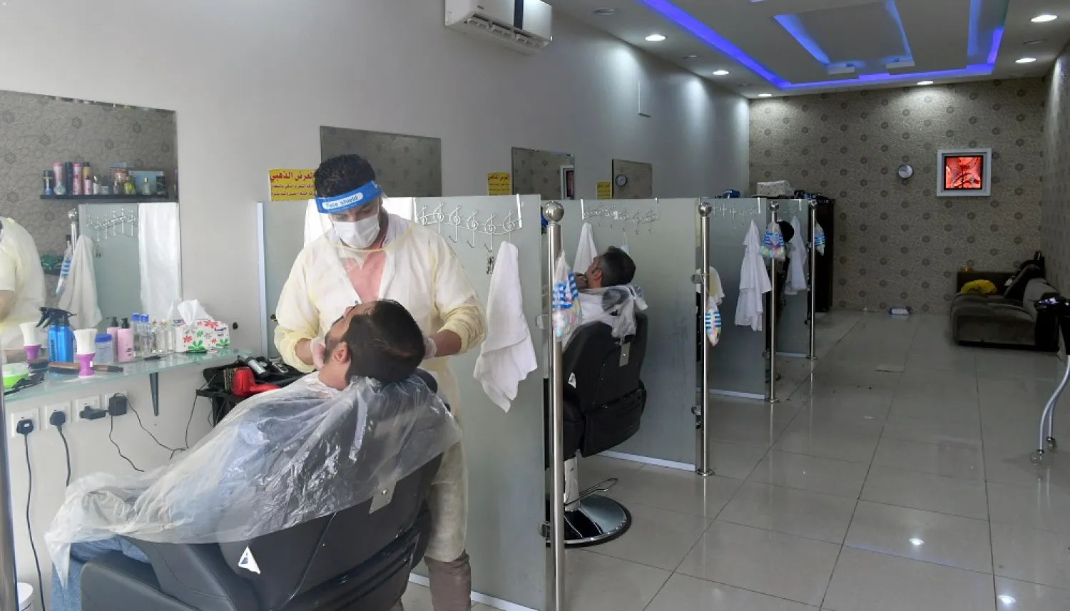 A barbershop respects social distancing measures as Saudi Arabia lifts lockdown. (SPA)
