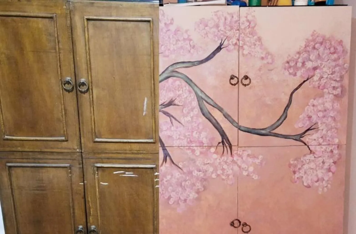 دولاب قبل تجديده وبعد الرسم عليه بالألوان (الشرق الأوسط)