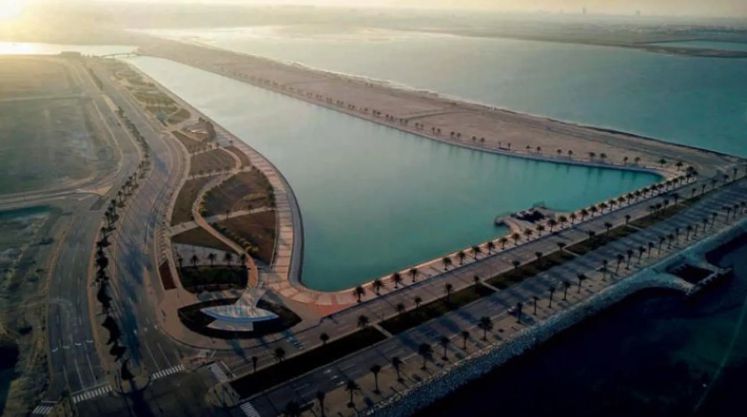 The artificial lake of Al Marina project on the Arabian Gulf coast (Asharq Al-Awsat)