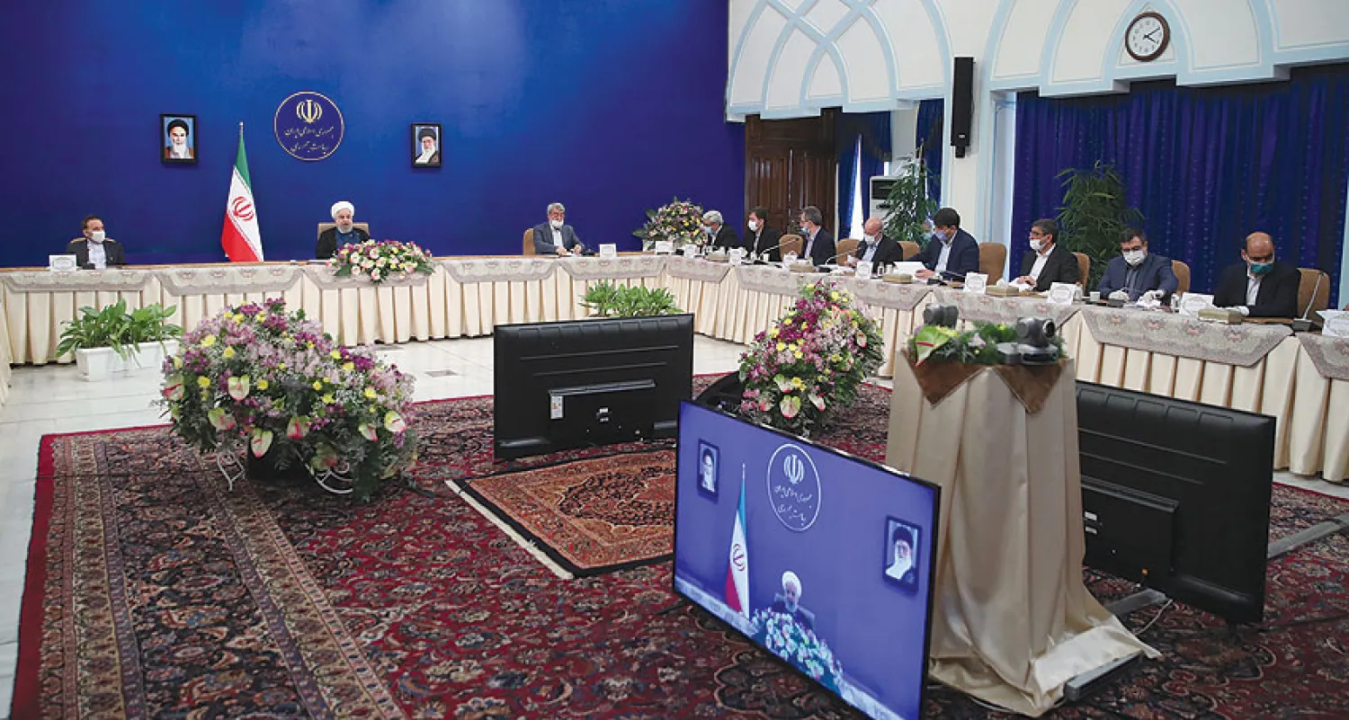 صورة نشرها موقع الرئيس الإيراني من اجتماع جرى عبر الفيديو مع حكام المحافظات أمس