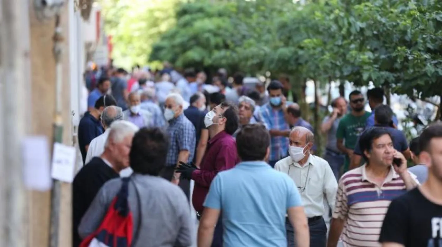 Tahran'da kalabalık bir cadde (AFP)