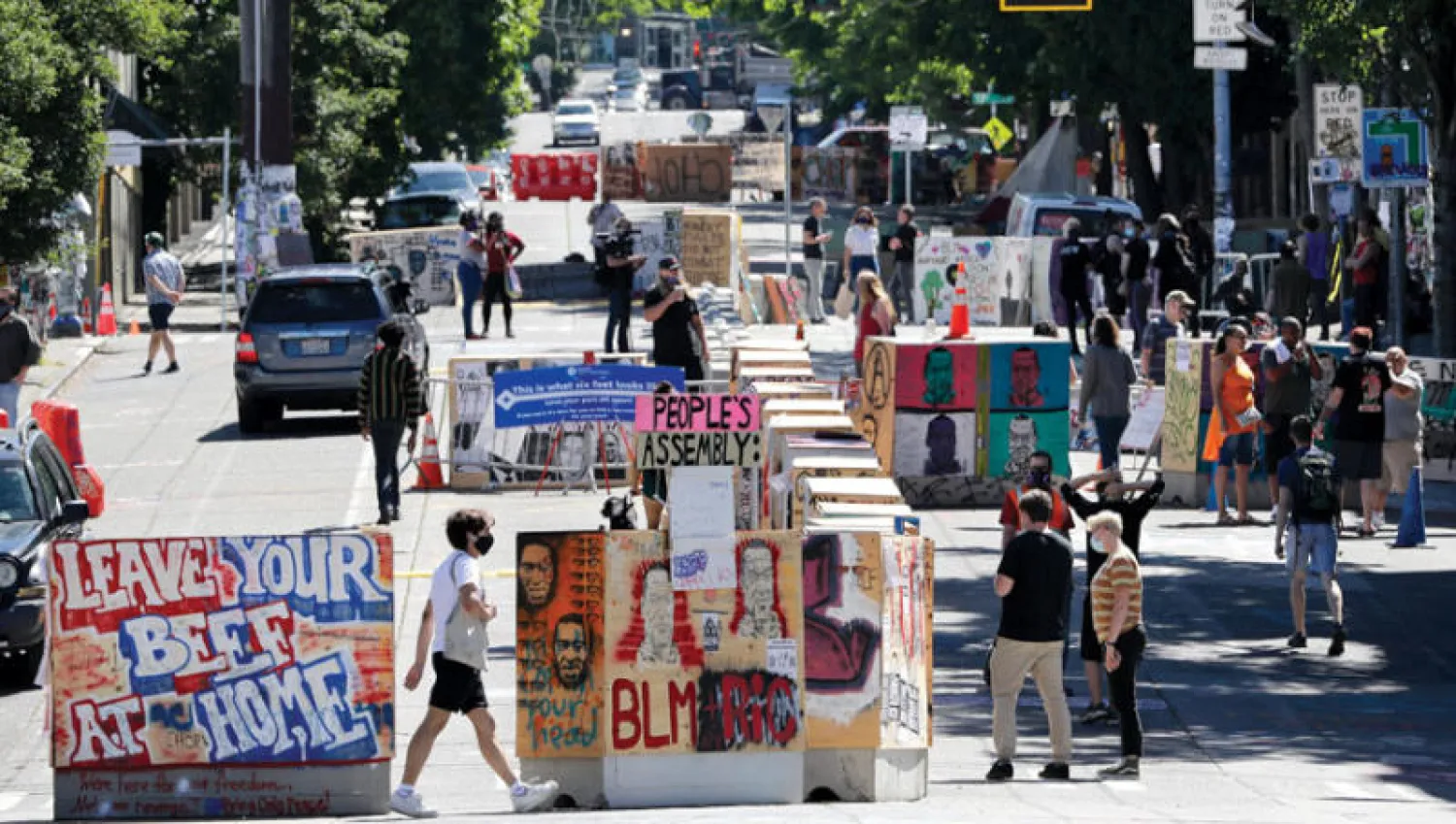 أغلق محتجون الشوارع واحتلوا أجزاء من مدينة سياتل (أ.ب)