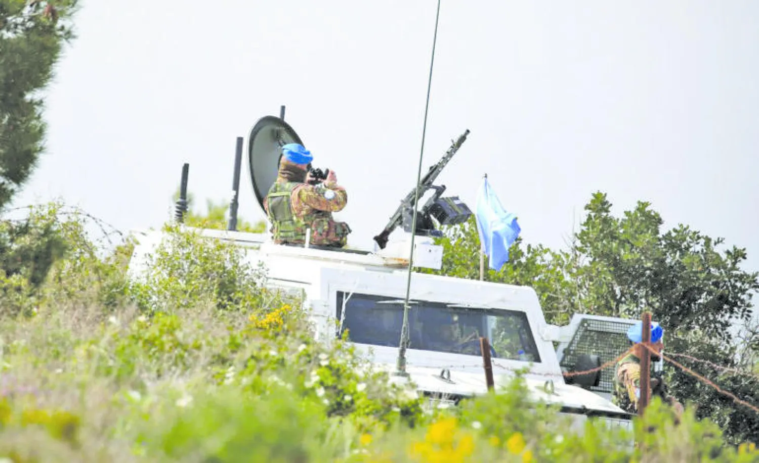 آلية لقوات الطوارئ الدولية على حدود لبنان مع إسرائيل (أرشيف - رويترز)