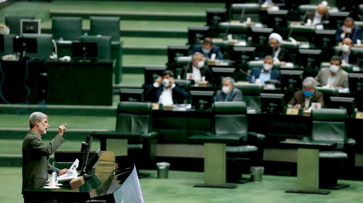 وزير الدفاع الإيراني علي حاتمي يرد على أسئلة النواب في جلسة مغلقة الأسبوع الماضي (خانه ملت)