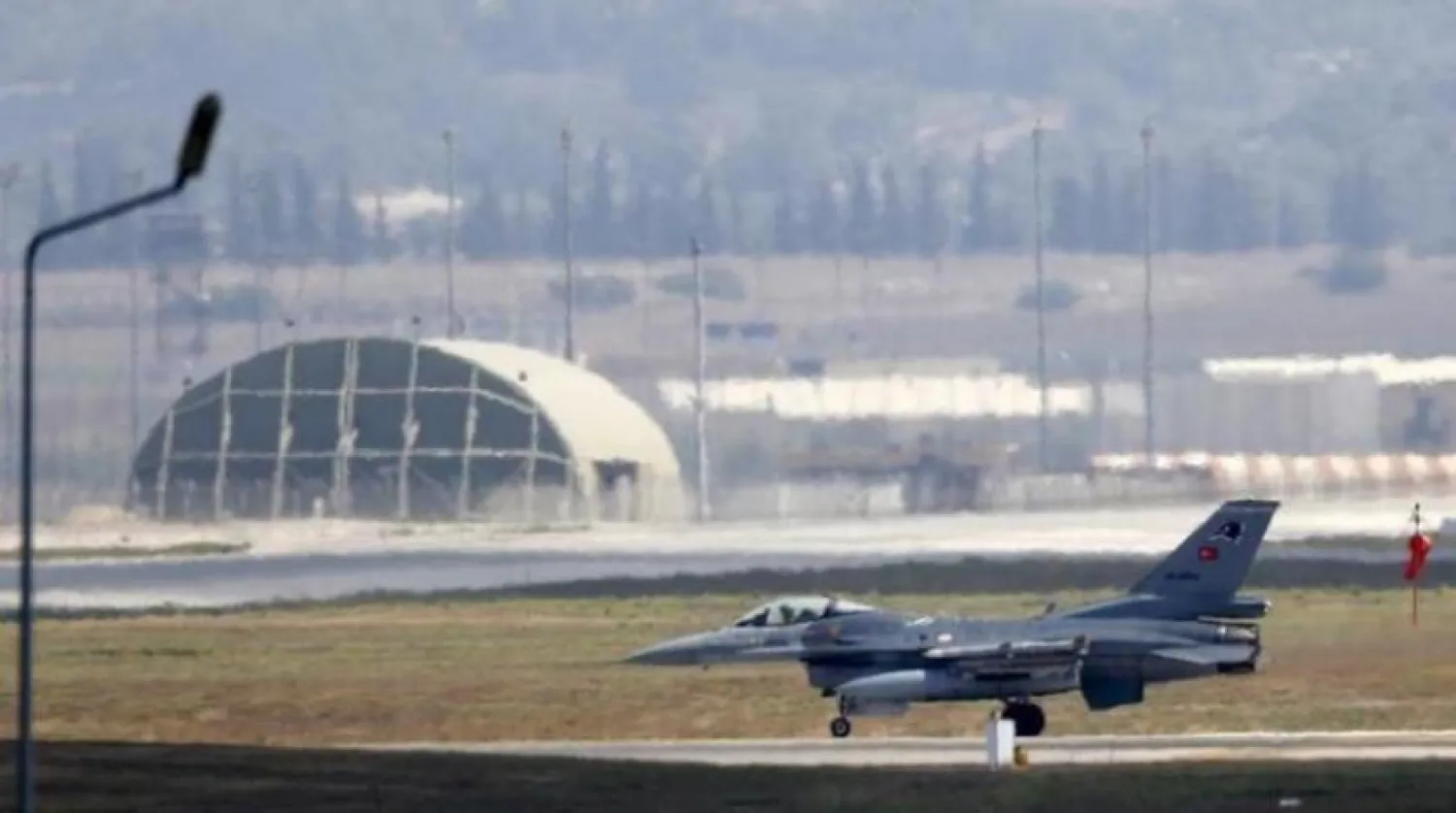 İncirlik üssünde Türk F-16 savaş uçağı (Arşiv-Reuters)